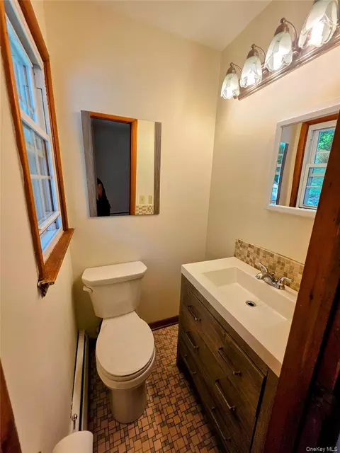 Bath - 80 Colburn Dr, Poughkeepsie, NY 12603 photo 3 of 3