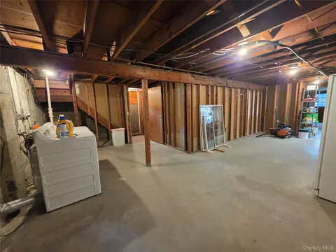 Entry Way - 80 Colburn Dr, Poughkeepsie, NY 12603 photo 4 of 5