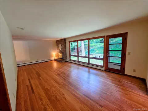 Living - 80 Colburn Dr, Poughkeepsie, NY 12603 photo 3 of 5