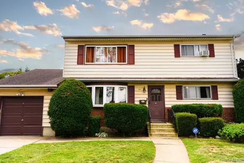 191 N Virginia Ave, Massapequa, NY 11758