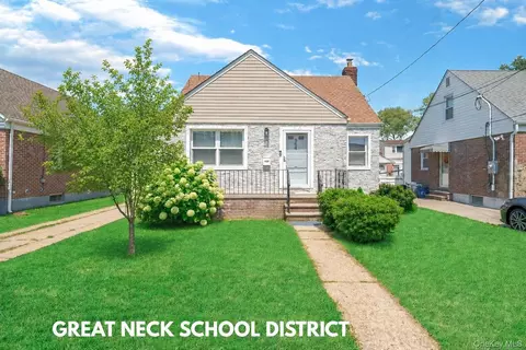 35 79th Ave, North Hempstead, NY 11040
