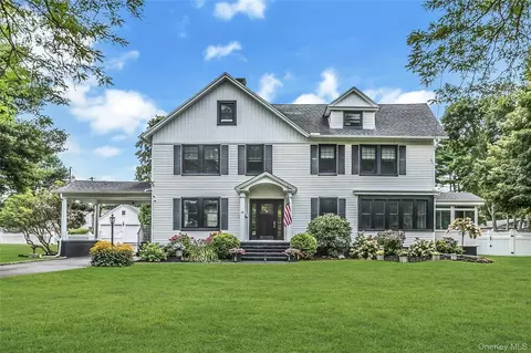 75 S Penataquit Ave, Bay Shore, NY 11706