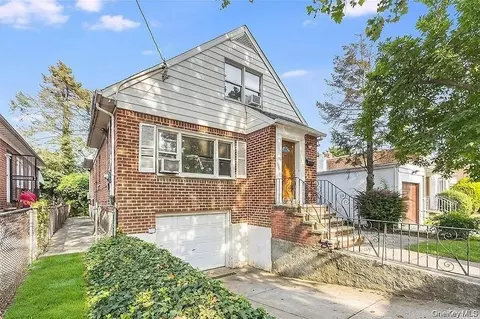 80-15 B 168th St, Jamaica, NY 11432