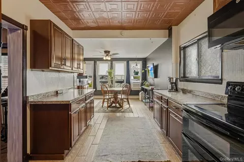 Entry Way - 313 Depew St, Peekskill, NY 10566 photo 3 of 5
