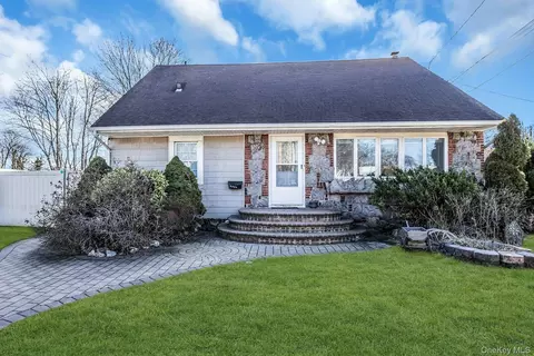 2864 Wilson Ave, Bellmore, NY 11710