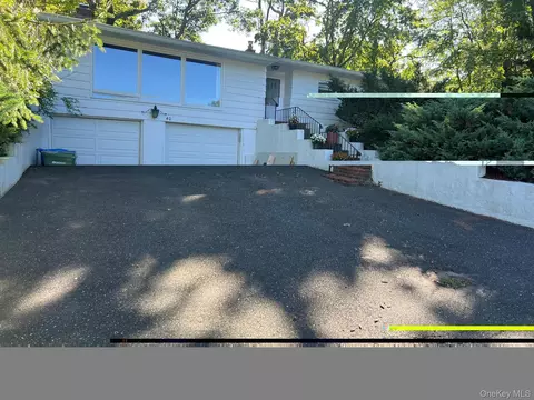 40 Laurel Dr, Port Jefferson, NY 11777