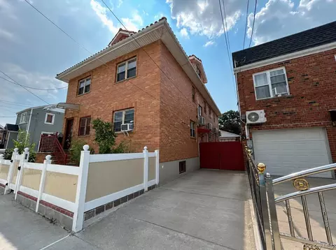 76-18 57th Rd, New York, NY 11379