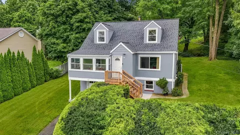 7 Highland Dr, Cortlandt, NY 10567