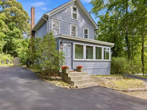 69 Ridgeway Ave, Setauket, NY 11733