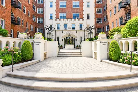 60 W Broad St #1L, Mount Vernon, NY 10552