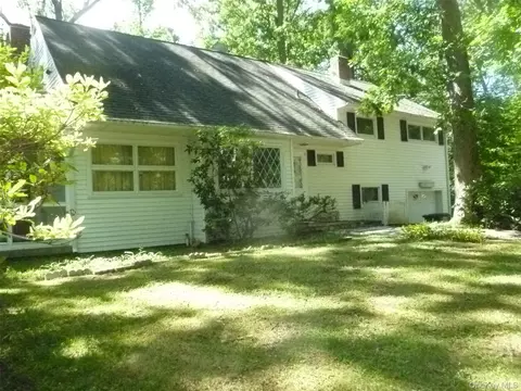17 Chestnut Ln, Newburgh, NY 12550