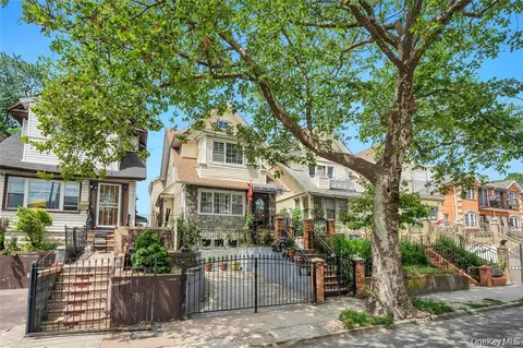 10530 Van Wyck Expy, South Richmond Hill, NY 11419