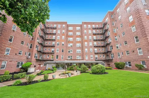 84-50 169th St #607, Jamaica, NY 11432