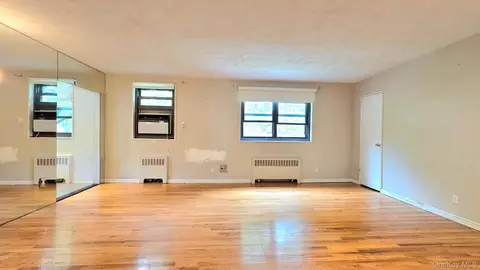 Living - 163-70 17th Ave #UPPER LEVEL, Whitestone, NY 11357 photo 6 of 11