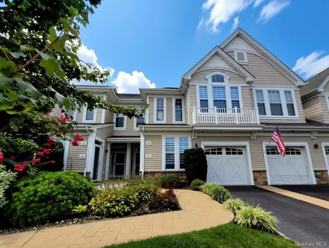 20 Sonata Ct, Lake Grove, NY 11755