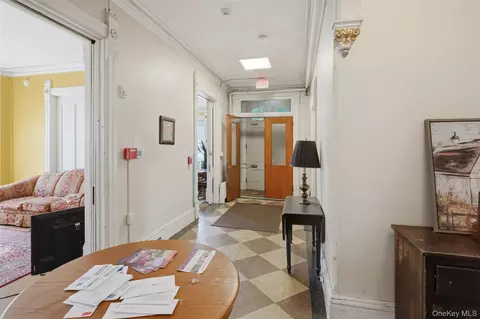 Entry Way - 40 S Hamilton St, Poughkeepsie, NY 12601 photo 2 of 12