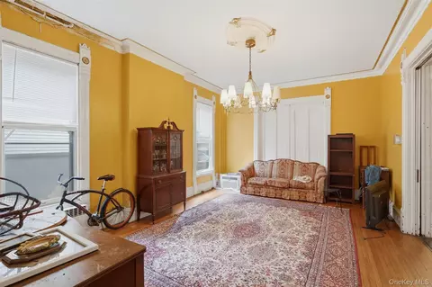 Living - 40 S Hamilton St, Poughkeepsie, NY 12601 photo 2 of 4