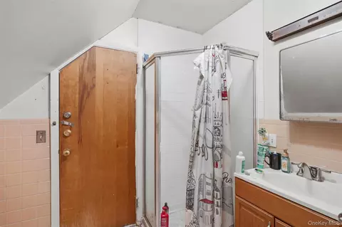 Bath - 40 S Hamilton St, Poughkeepsie, NY 12601 photo 1 of 1