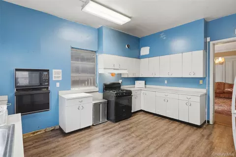 Kitchen - 40 S Hamilton St, Poughkeepsie, NY 12601 photo 3 of 4