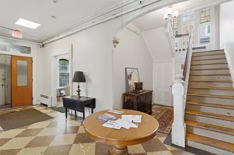 Entry Way - 40 S Hamilton St, Poughkeepsie, NY 12601 photo 6 of 12