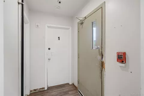 Entry Way - 40 S Hamilton St, Poughkeepsie, NY 12601 photo 5 of 12