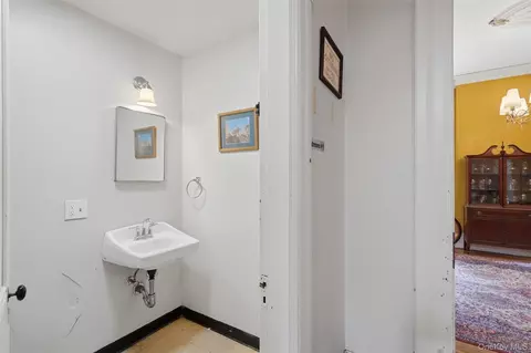 Entry Way - 40 S Hamilton St, Poughkeepsie, NY 12601 photo 3 of 12