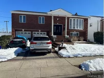 3185 Schreiber Pl, Baldwin, NY 11510
