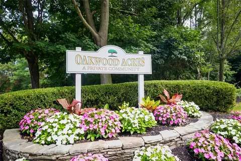 13 Pine St, Huntington, NY 11743