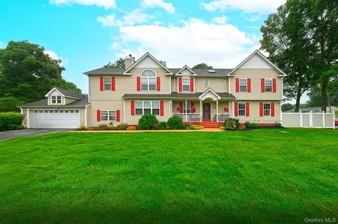 303 Westchester Ave N, West Babylon, NY 11704