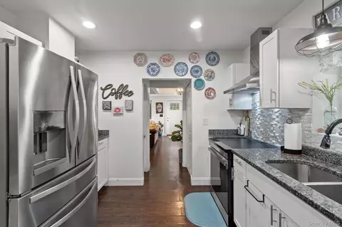 Entry Way - 2374 Bruynswick Rd, Shawangunk, NY 12589 photo 4 of 7