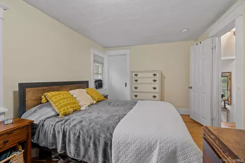 Bedroom - 2374 Bruynswick Rd, Shawangunk, NY 12589 photo 5 of 7