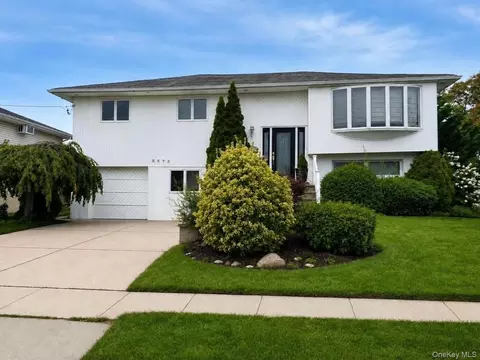 2573 Harvard Ln, Seaford, NY 11783