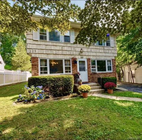 146 Carley Ave, Huntington, NY 11743