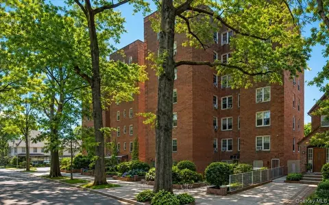 82-40 Austin St #6B, New York, NY 11415