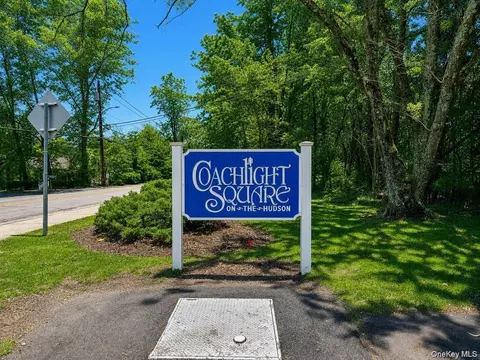5 Coachlight Sq, Cortlandt, NY 10548