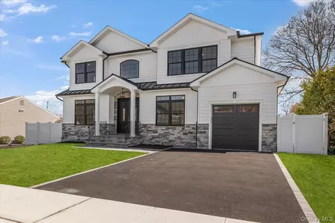 Exterior - 31 Cedar Dr E, Plainview, NY 11803 photo 2 of 3