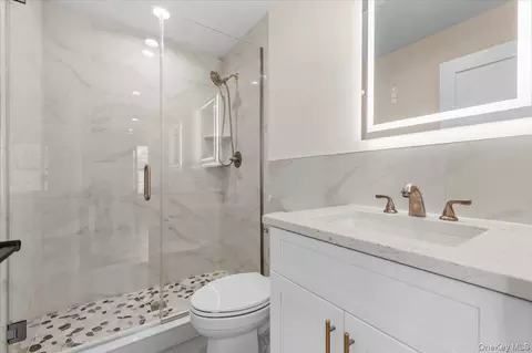 Bath - 31 Cedar Dr E, Plainview, NY 11803 photo 5 of 5