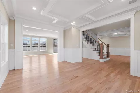 Entry Way - 31 Cedar Dr E, Plainview, NY 11803 photo 2 of 3