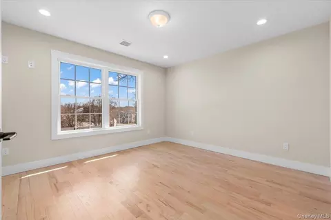 Bedroom - 31 Cedar Dr E, Plainview, NY 11803 photo 3 of 6