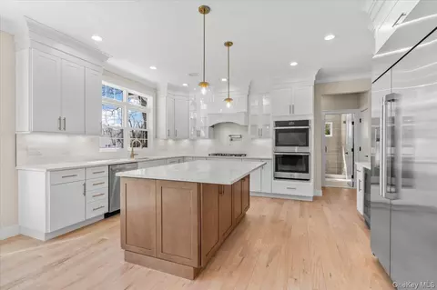 Kitchen - 31 Cedar Dr E, Plainview, NY 11803 photo 2 of 3