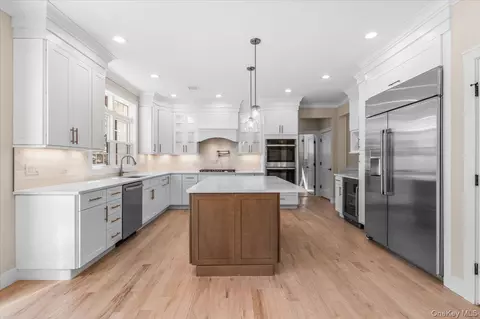 Kitchen - 31 Cedar Dr E, Plainview, NY 11803 photo 3 of 3