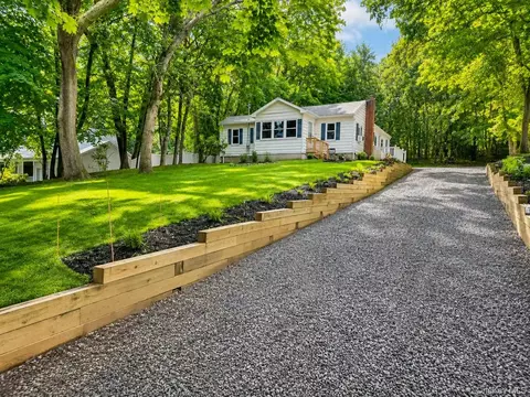 40 Christian Ave, Setauket, NY 11733