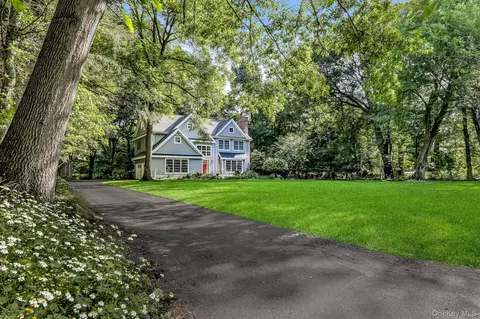 32 Bayard Ln N, Ramapo, NY 10901