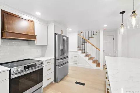 Entry Way - 20 Division St, Philipstown, NY 10516 photo 4 of 14