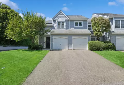 79 Lakebridge Dr S, Kings Park, NY 11754