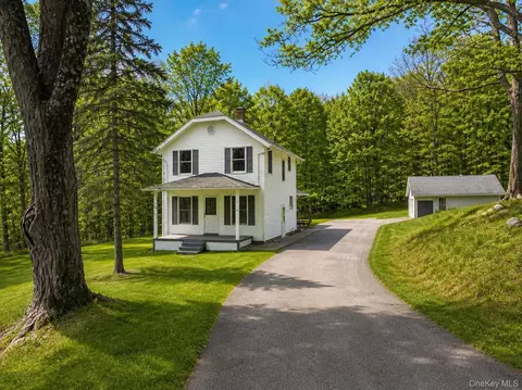 12 Old Turnpike Rd, Mamakating, NY 12721