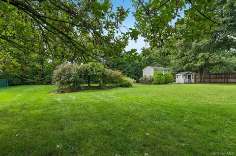 Exterior - 302 Maple Ave, Patchogue, NY 11772 photo 8 of 9