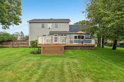 Exterior - 302 Maple Ave, Patchogue, NY 11772 photo 3 of 9