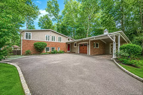 10 Highwood Rd, East Norwich, NY 11732