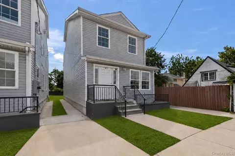 911 Hicksville Rd, Far Rockaway, NY 11691